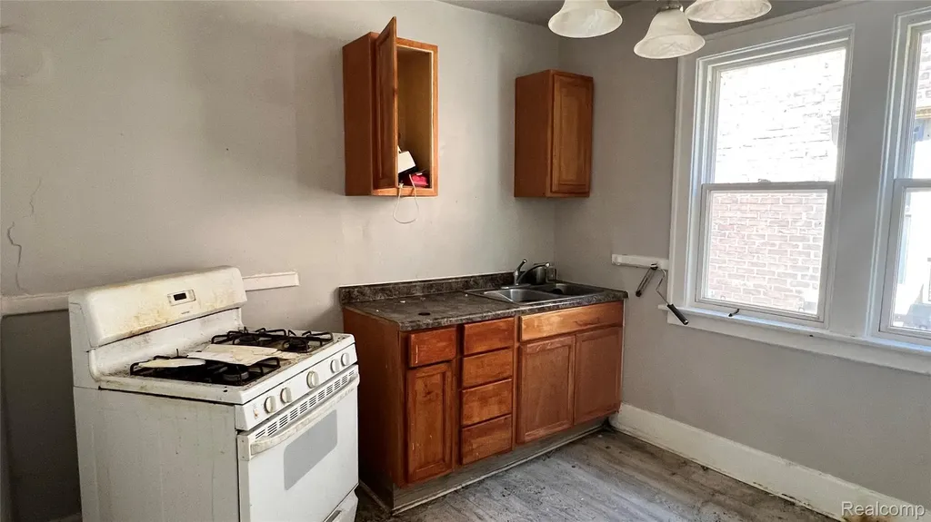 1980 W Grand Street Detroit City MI 48238