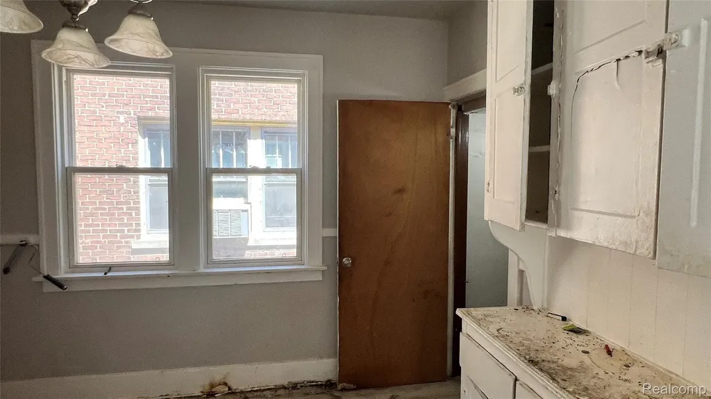 1980 W Grand Street Detroit City MI 48238