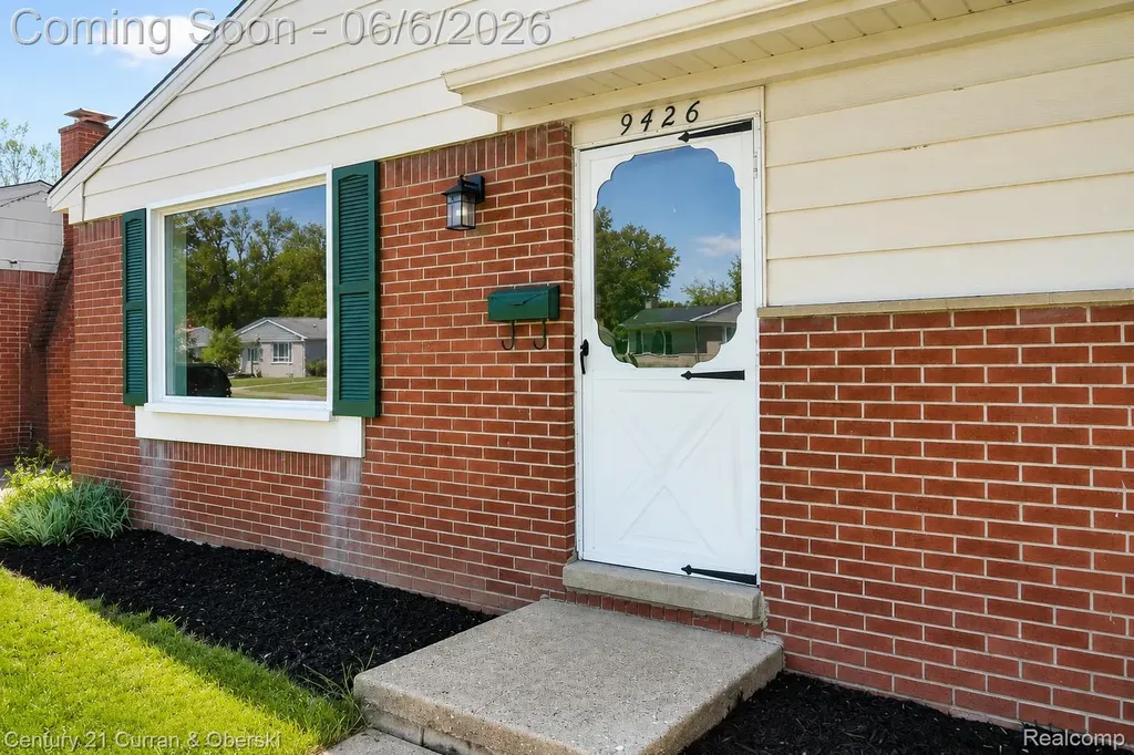 9426 Chamberlain Street Romulus City MI 48174