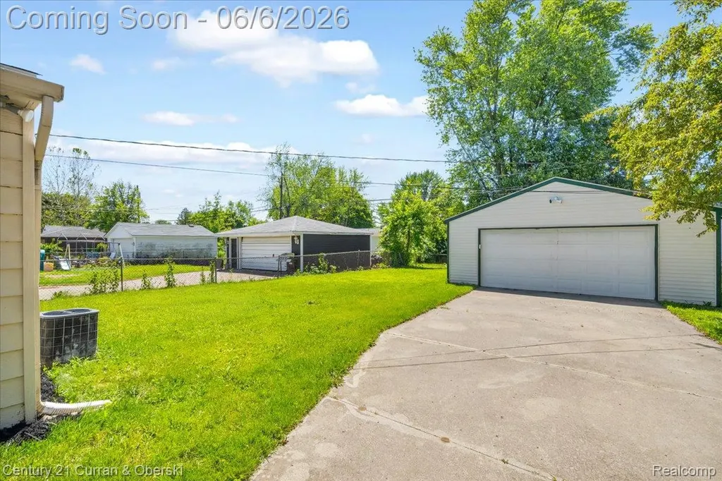 9426 Chamberlain Street Romulus City MI 48174