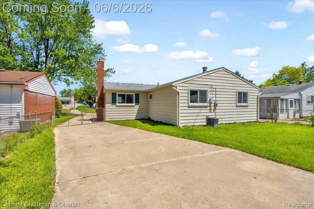 9426 Chamberlain Street Romulus City MI 48174