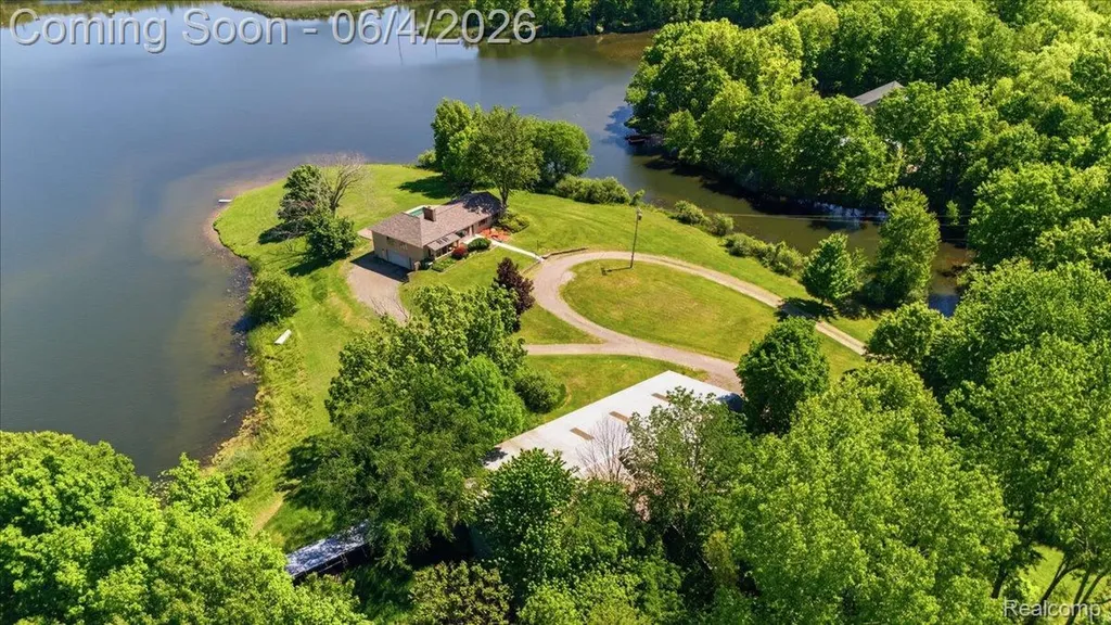 725 Deerpath Court Brandon Charter Township MI 48462