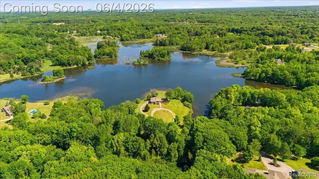 725 Deerpath Court Brandon Charter Township MI 48462