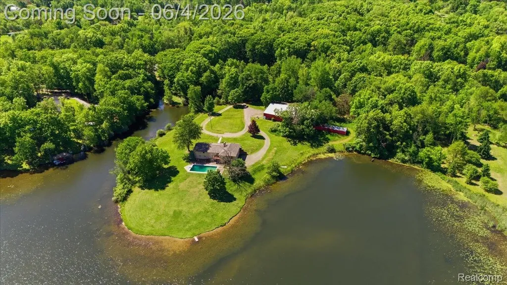 725 Deerpath Court Brandon Charter Township MI 48462