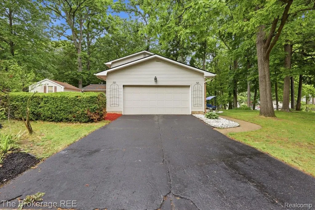 5639 Cross Village Road Grand Blanc Charter Township MI 48439