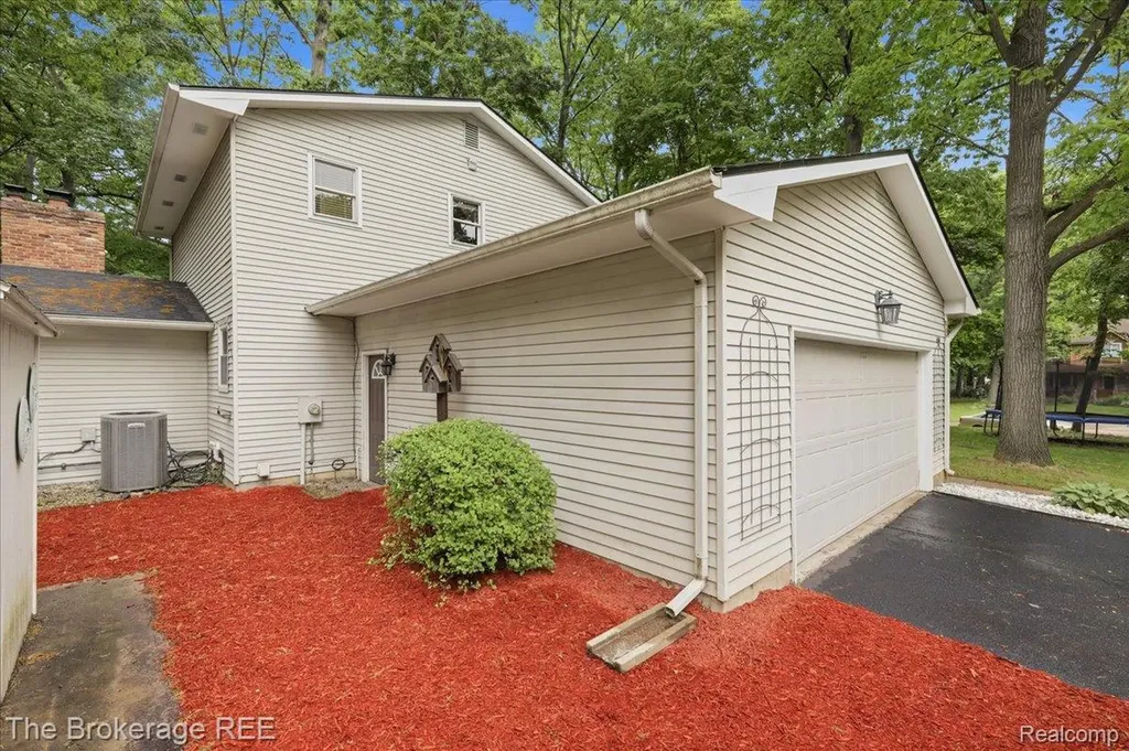5639 Cross Village Road Grand Blanc Charter Township MI 48439