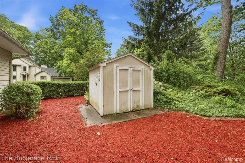5639 Cross Village Road Grand Blanc Charter Township MI 48439