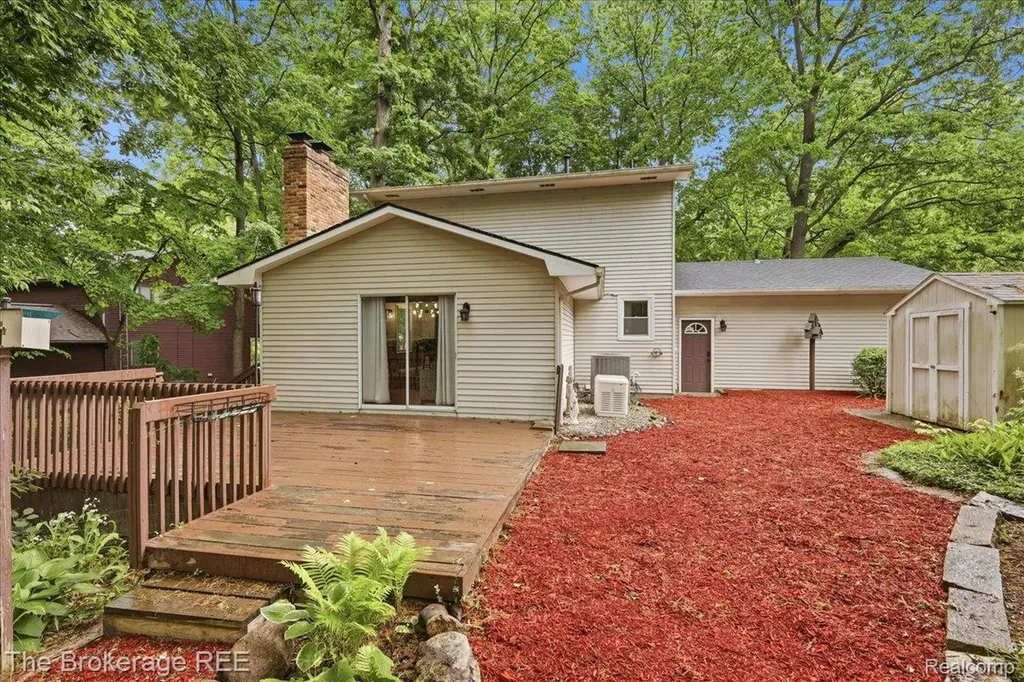 5639 Cross Village Road Grand Blanc Charter Township MI 48439