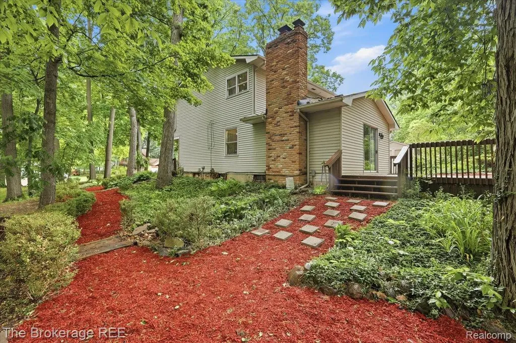 5639 Cross Village Road Grand Blanc Charter Township MI 48439