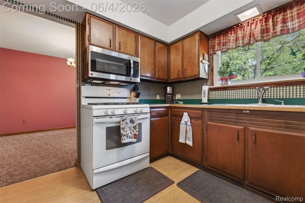 688 Bald Eagle Lake Road Brandon Charter Township MI 48462