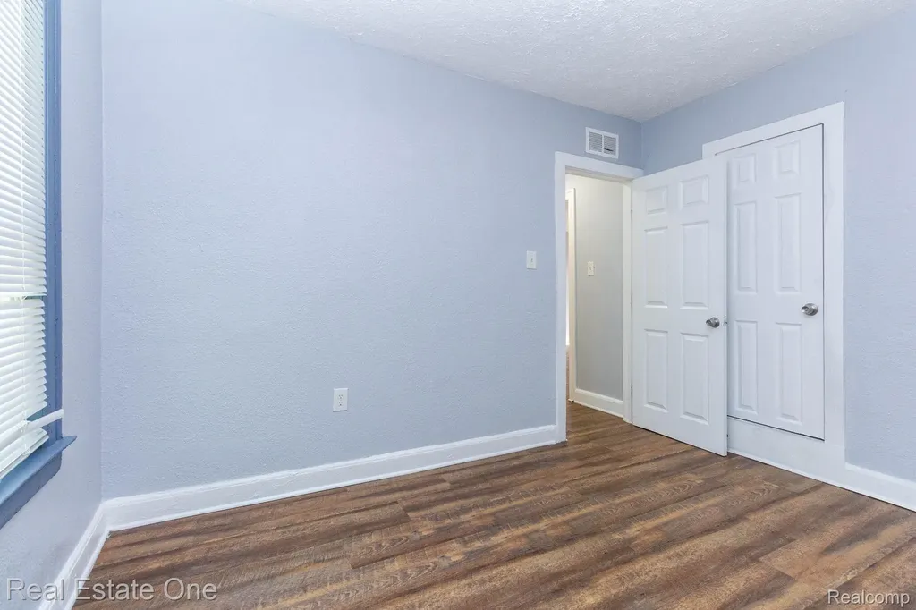 12568 Wilshire Drive Detroit City MI 48213
