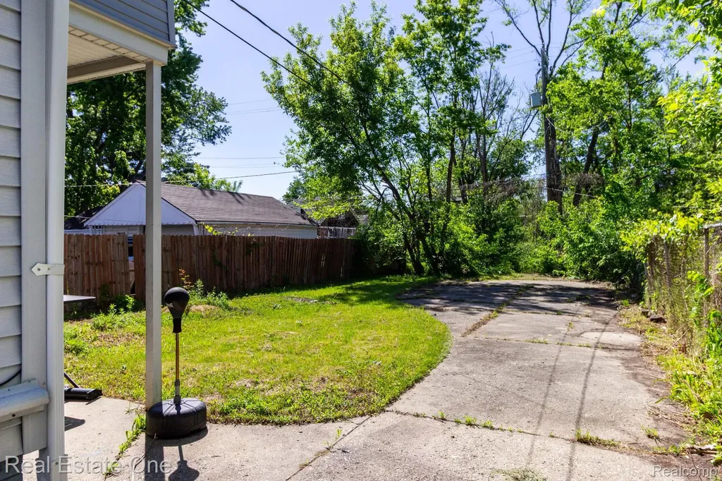 12568 Wilshire Drive Detroit City MI 48213