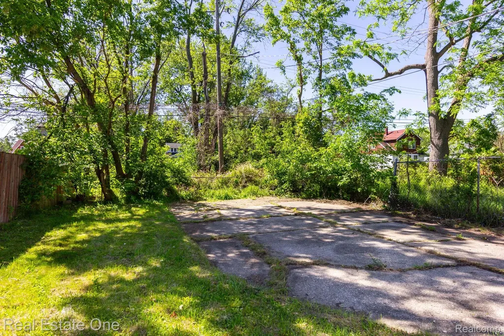 12568 Wilshire Drive Detroit City MI 48213