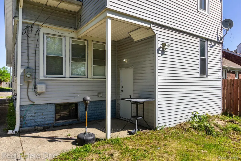 12568 Wilshire Drive Detroit City MI 48213