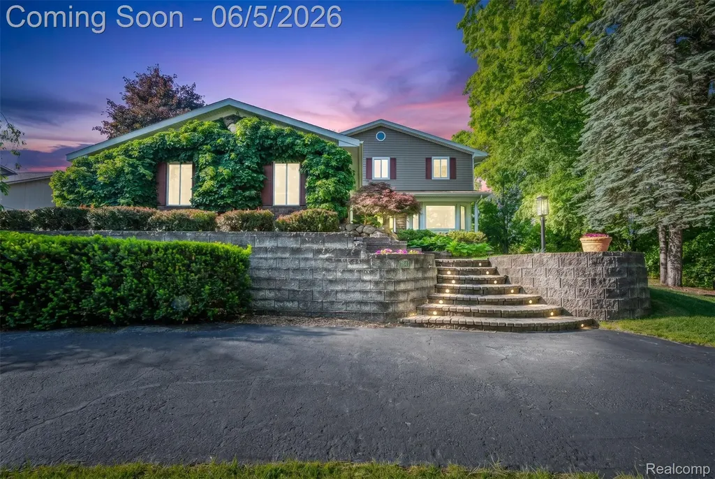 7841 Rampart Trail Waterford Charter Township MI 48327