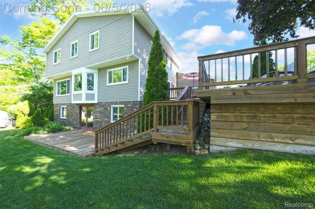 7841 Rampart Trail Waterford Charter Township MI 48327