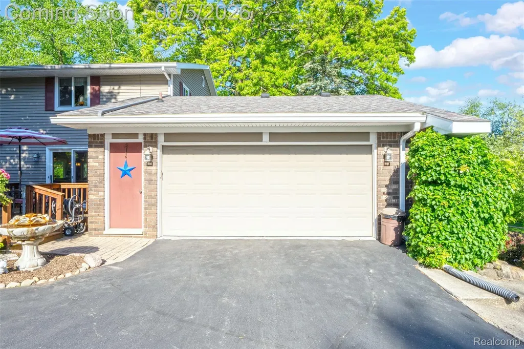 7841 Rampart Trail Waterford Charter Township MI 48327