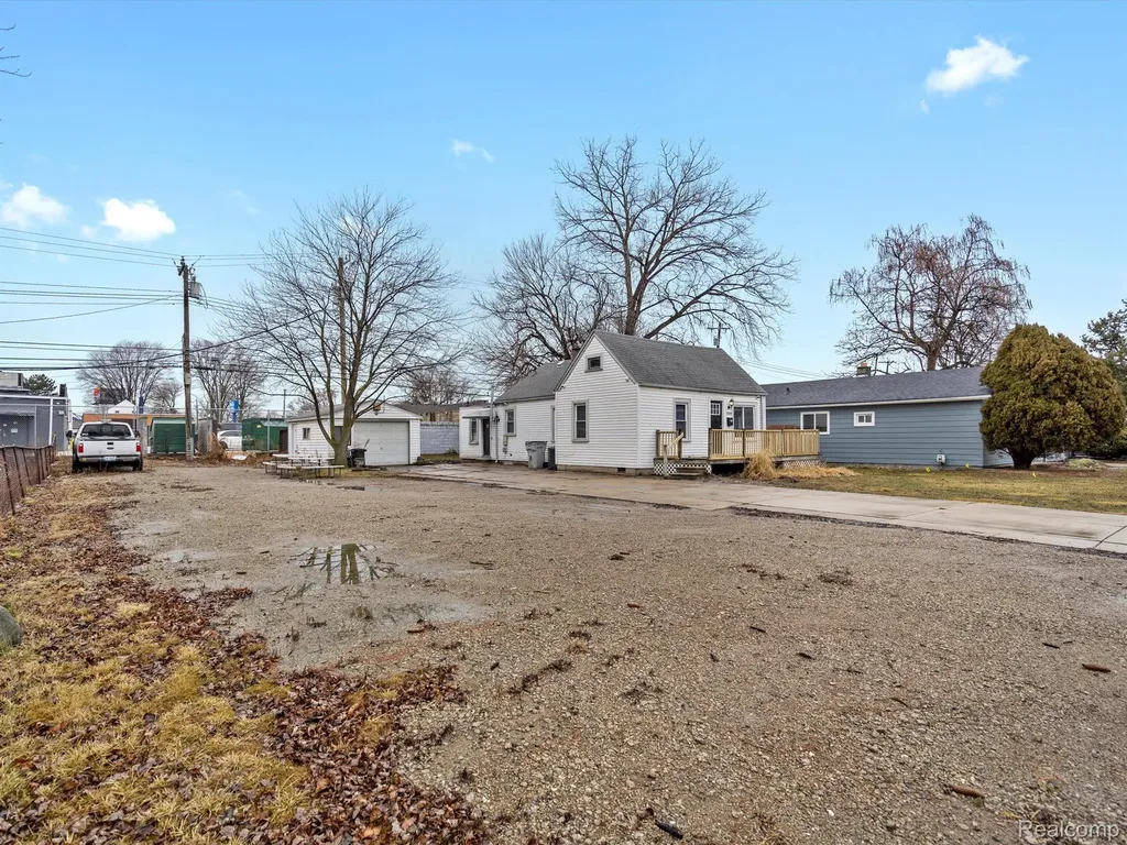 23409 Carlisle Avenue Hazel Park City MI 48030