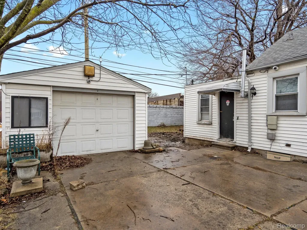 23409 Carlisle Avenue Hazel Park City MI 48030