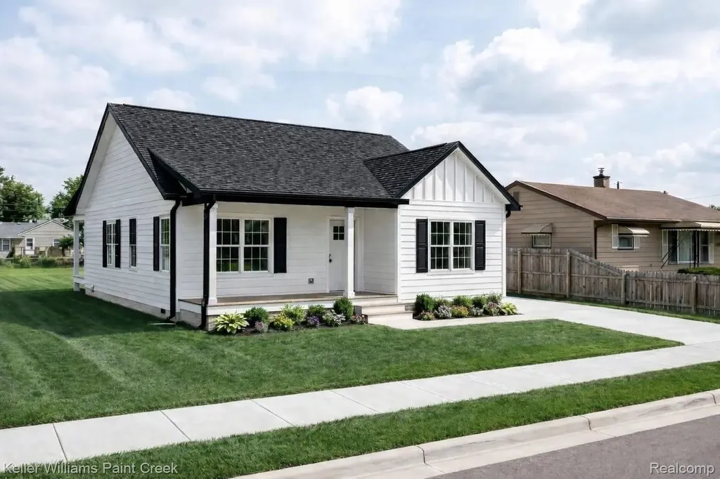 587 California Avenue Pontiac City MI 48341