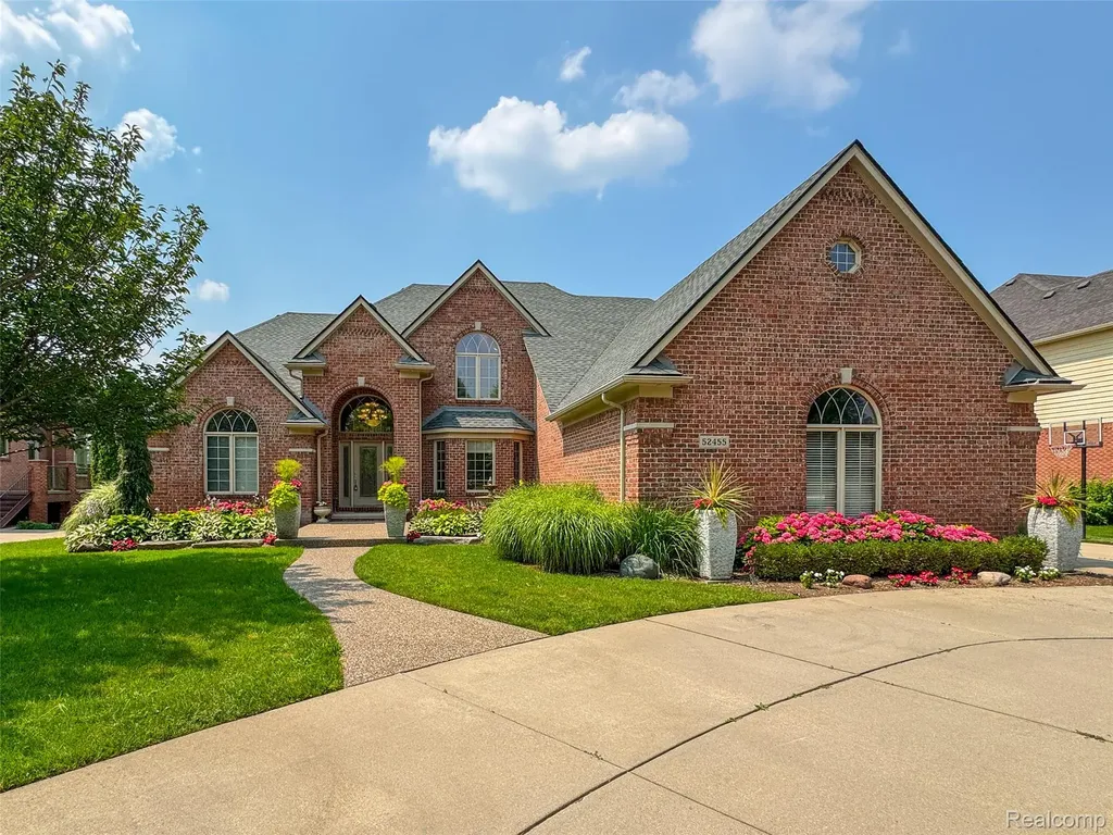 52455 Indian Summer Drive Chesterfield Township MI 48051