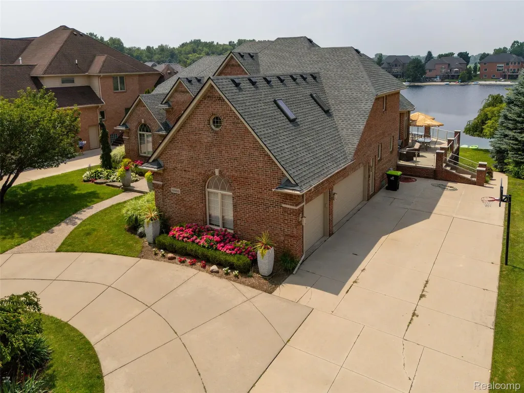 52455 Indian Summer Drive Chesterfield Township MI 48051