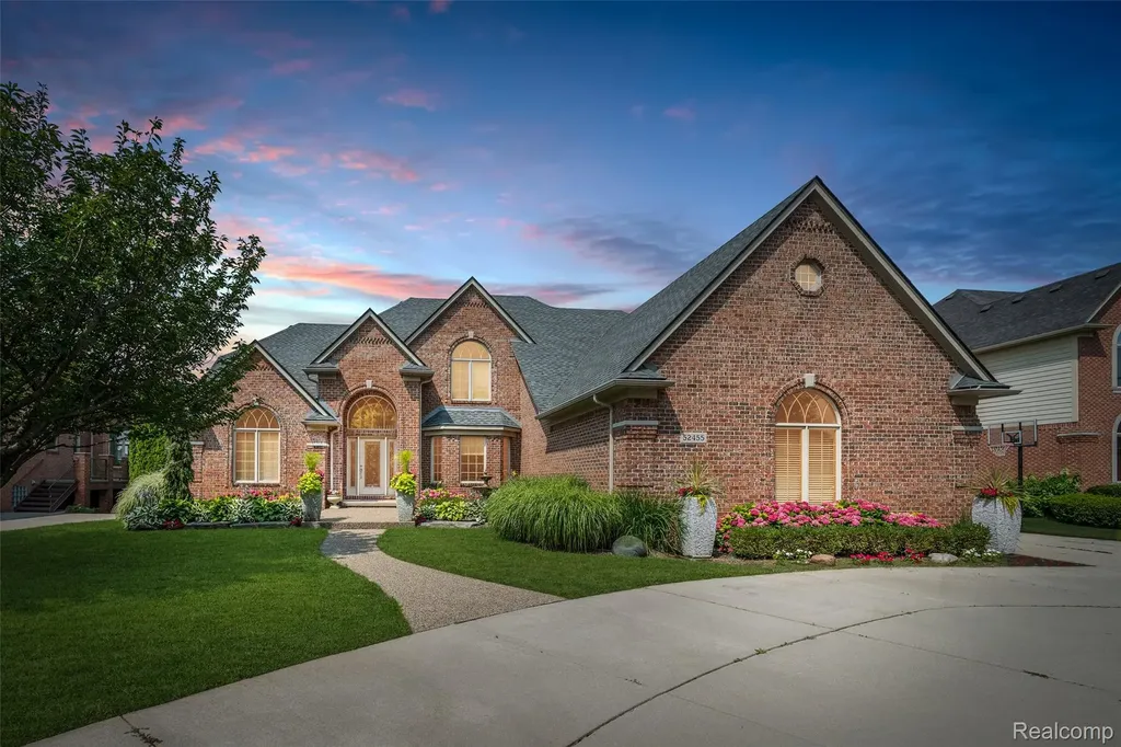 52455 Indian Summer Drive Chesterfield Township MI 48051