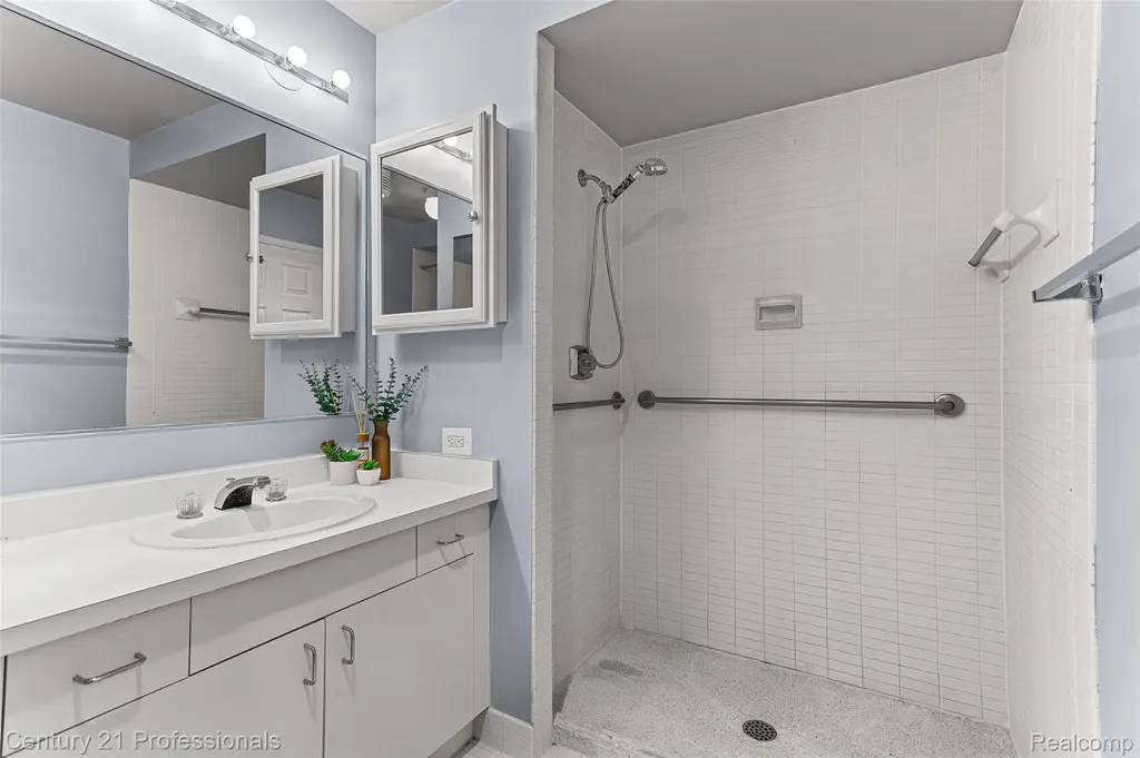 5000 Town Center #1605 Southfield City MI 48075