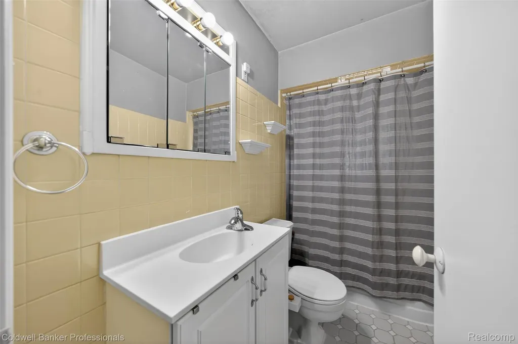 3211 Ferris Avenue Royal Oak City MI 48073