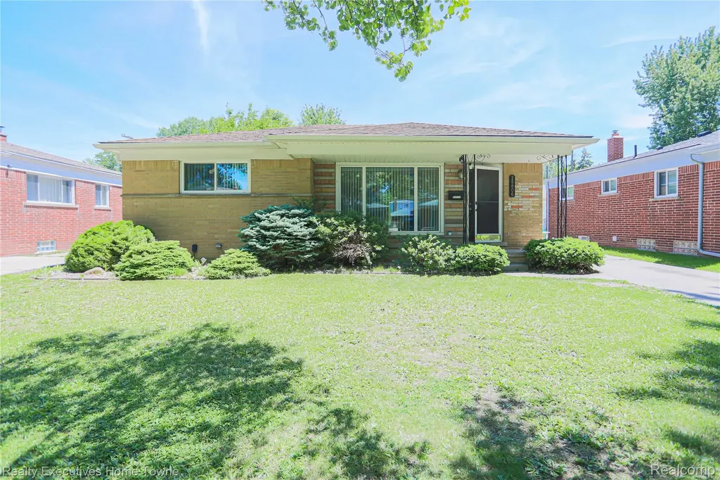 28806 Rockwood Street St. Clair Shores City MI 48081