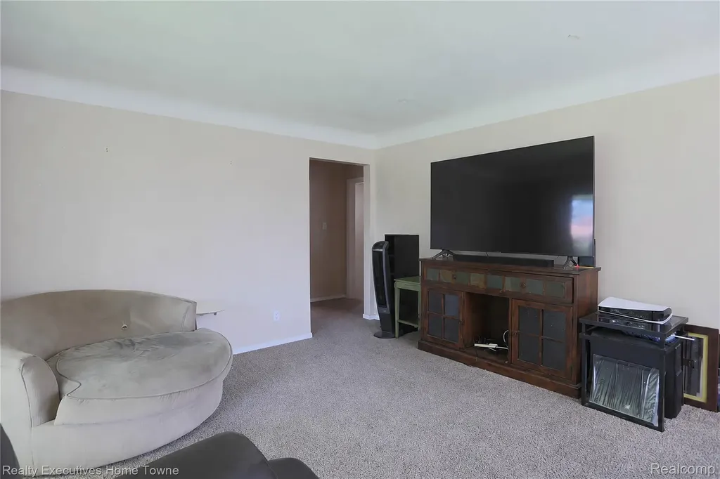 28806 Rockwood Street St. Clair Shores City MI 48081
