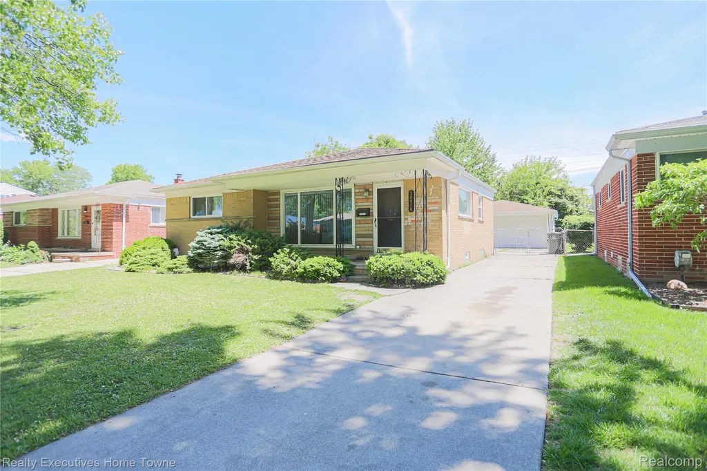 28806 Rockwood Street St. Clair Shores City MI 48081