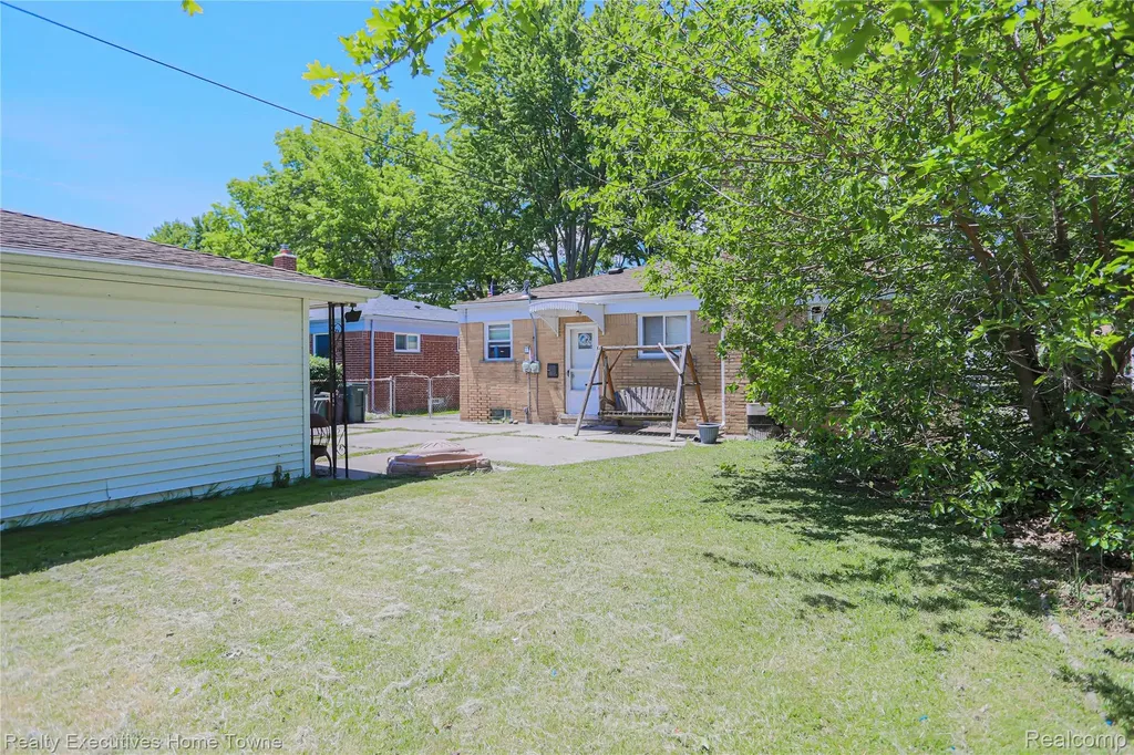 28806 Rockwood Street St. Clair Shores City MI 48081