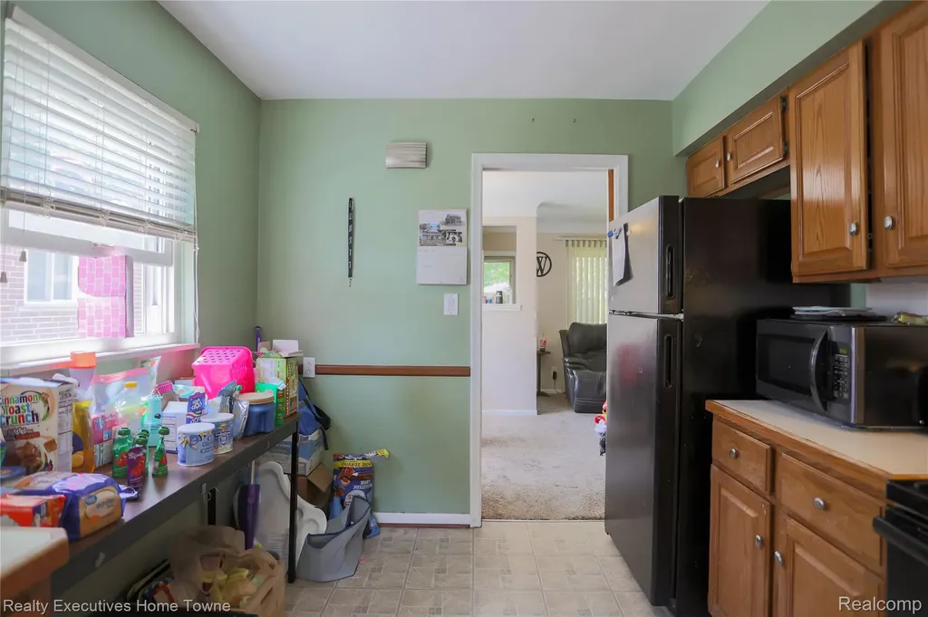 28806 Rockwood Street St. Clair Shores City MI 48081