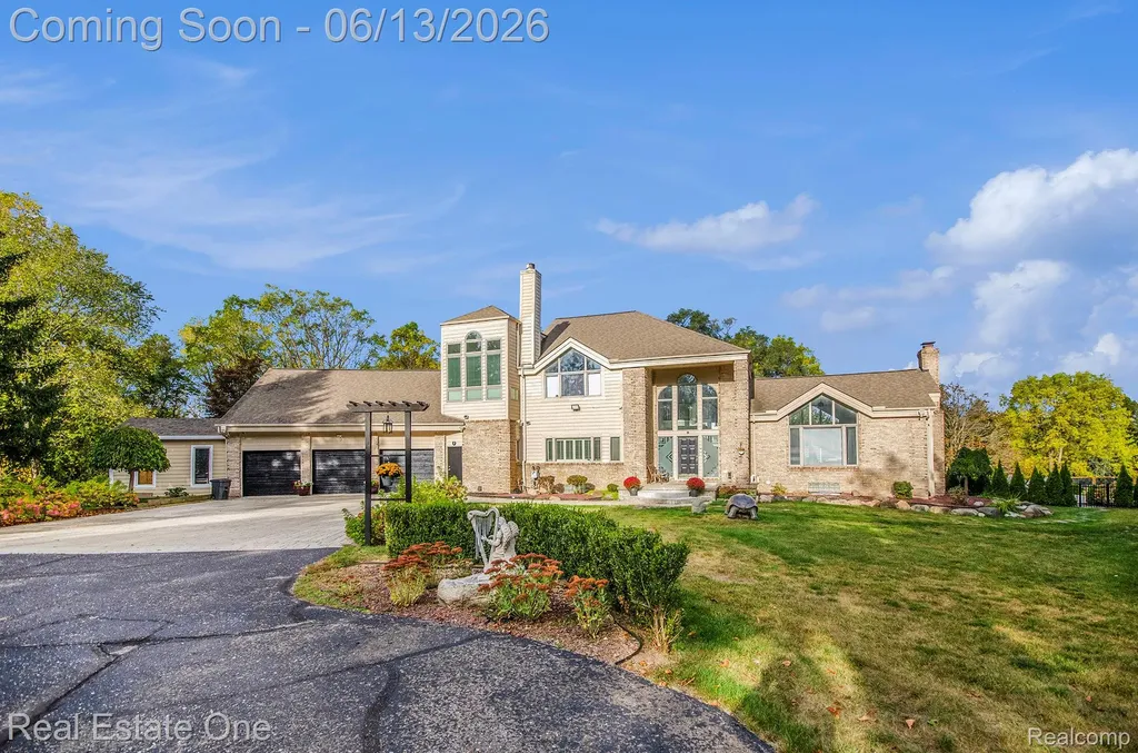 5772 N Rochester Road Rochester City MI 48306