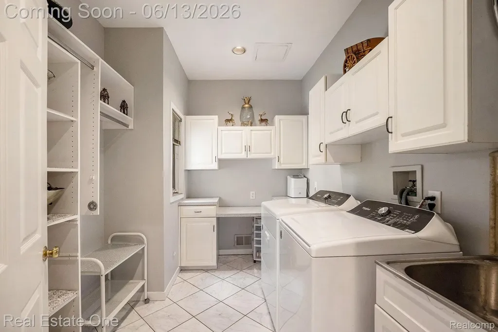 5772 N Rochester Road Rochester City MI 48306