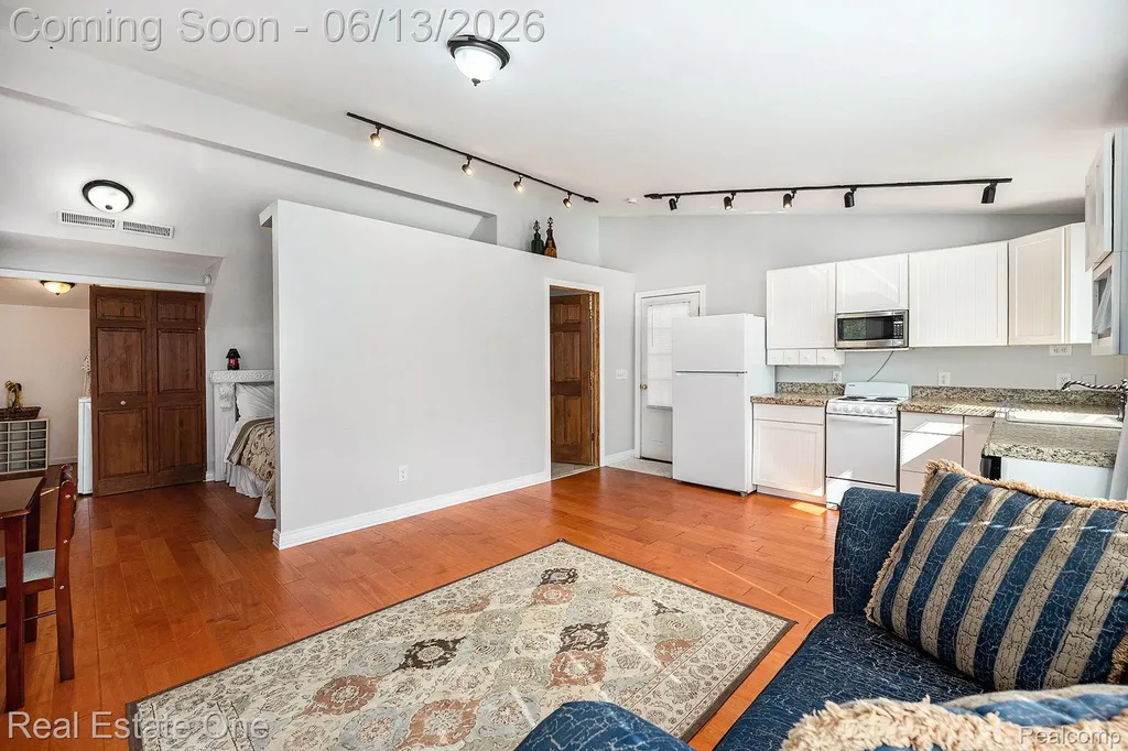 5772 N Rochester Road Rochester City MI 48306