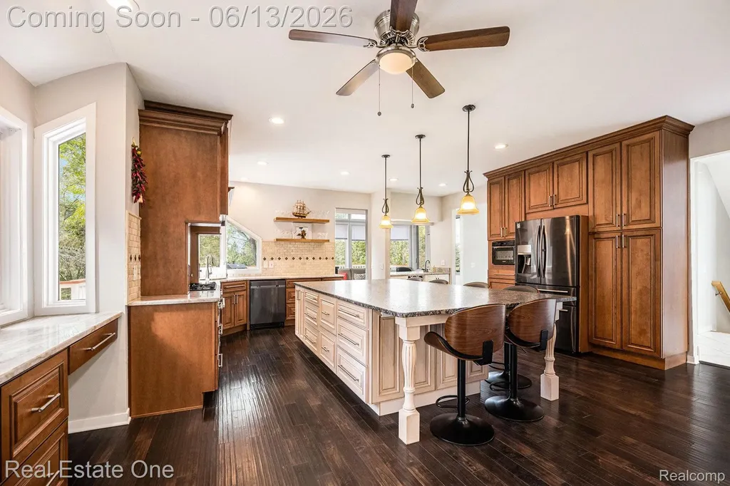 5772 N Rochester Road Rochester City MI 48306