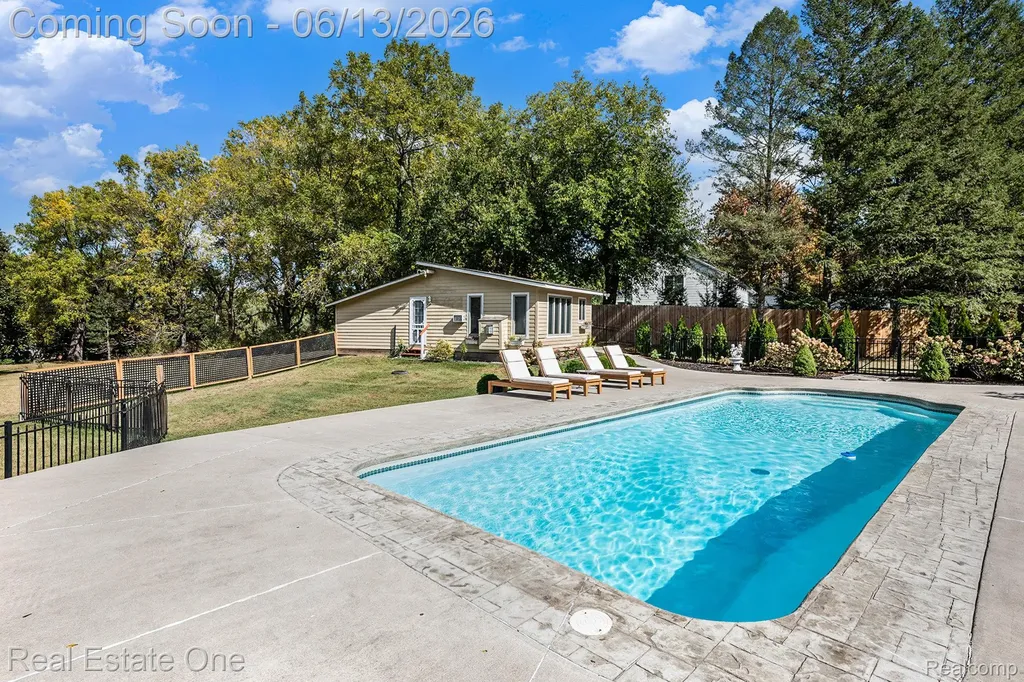5772 N Rochester Road Rochester City MI 48306