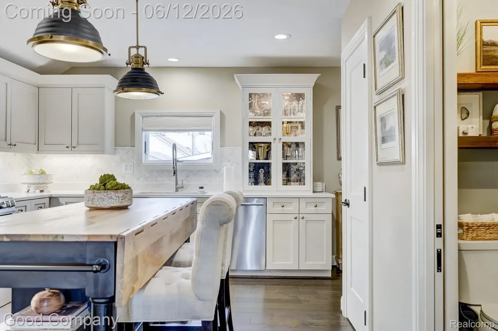 3105 Culbertson Avenue Rochester Hills City MI 48307