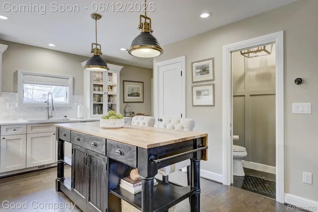 3105 Culbertson Avenue Rochester Hills City MI 48307