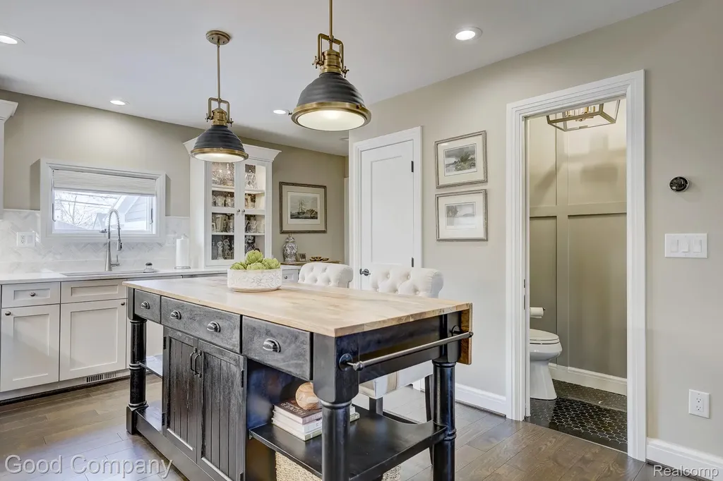 3105 Culbertson Avenue Rochester Hills City MI 48307