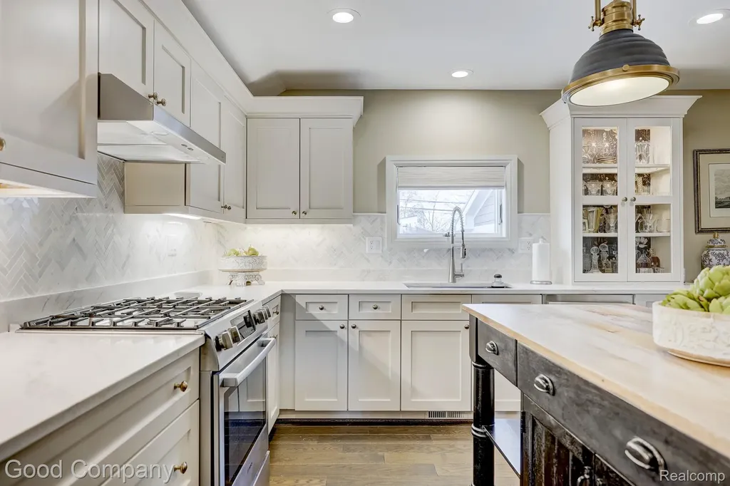 3105 Culbertson Avenue Rochester Hills City MI 48307
