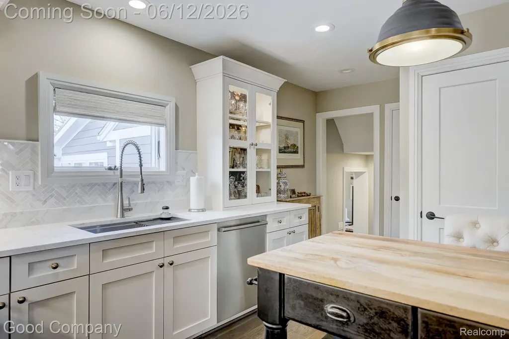 3105 Culbertson Avenue Rochester Hills City MI 48307