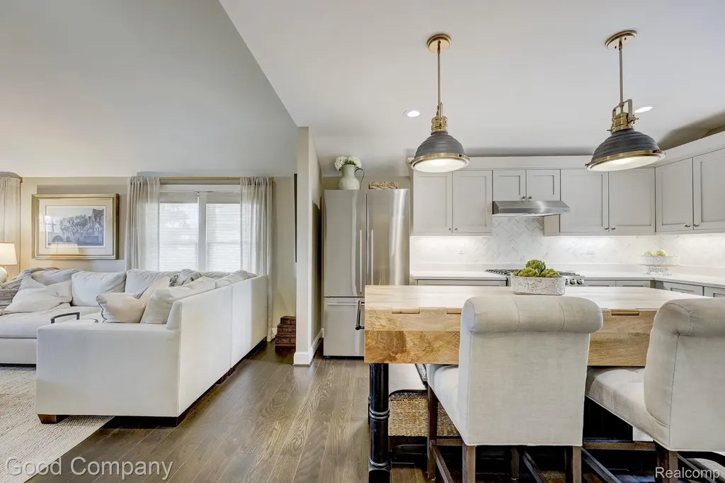 3105 Culbertson Avenue Rochester Hills City MI 48307