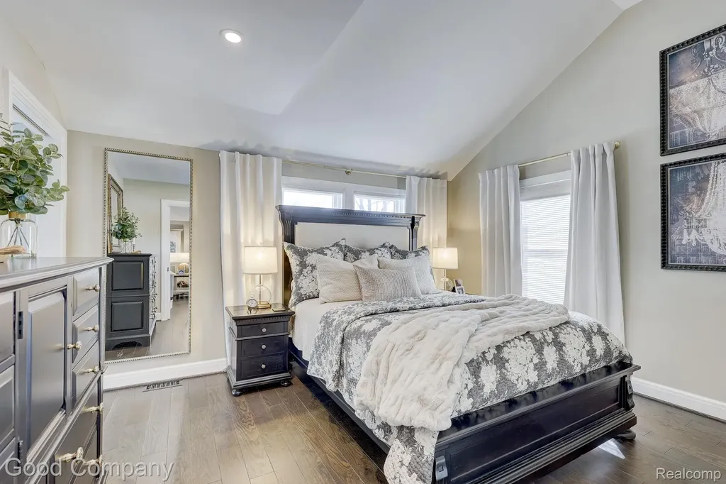 3105 Culbertson Avenue Rochester Hills City MI 48307