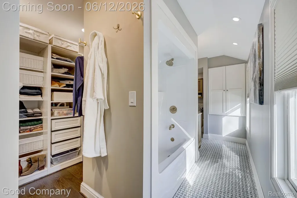 3105 Culbertson Avenue Rochester Hills City MI 48307