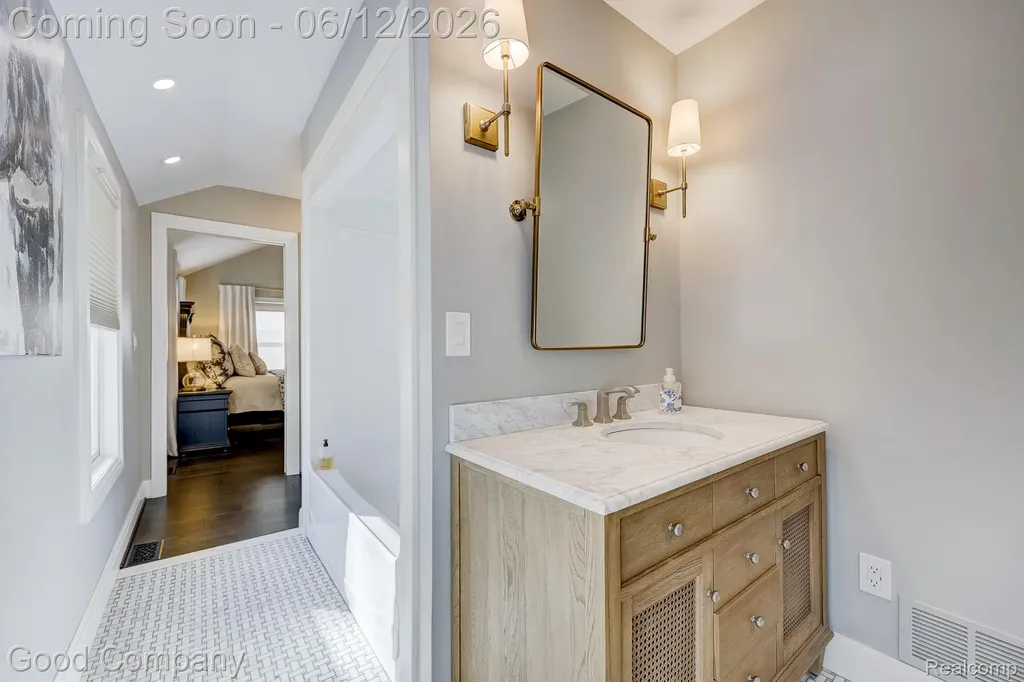 3105 Culbertson Avenue Rochester Hills City MI 48307