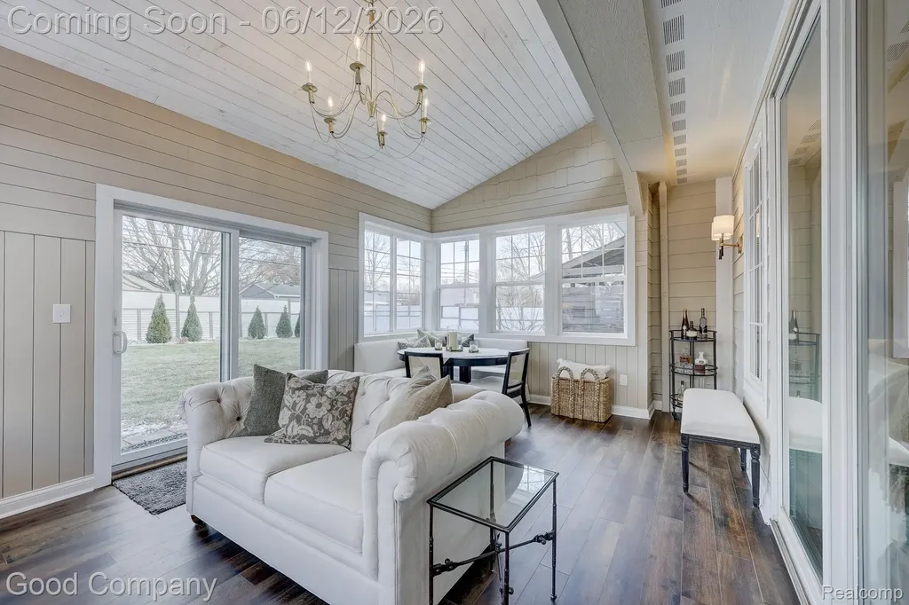 3105 Culbertson Avenue Rochester Hills City MI 48307
