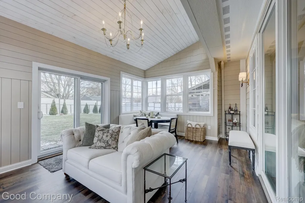 3105 Culbertson Avenue Rochester Hills City MI 48307